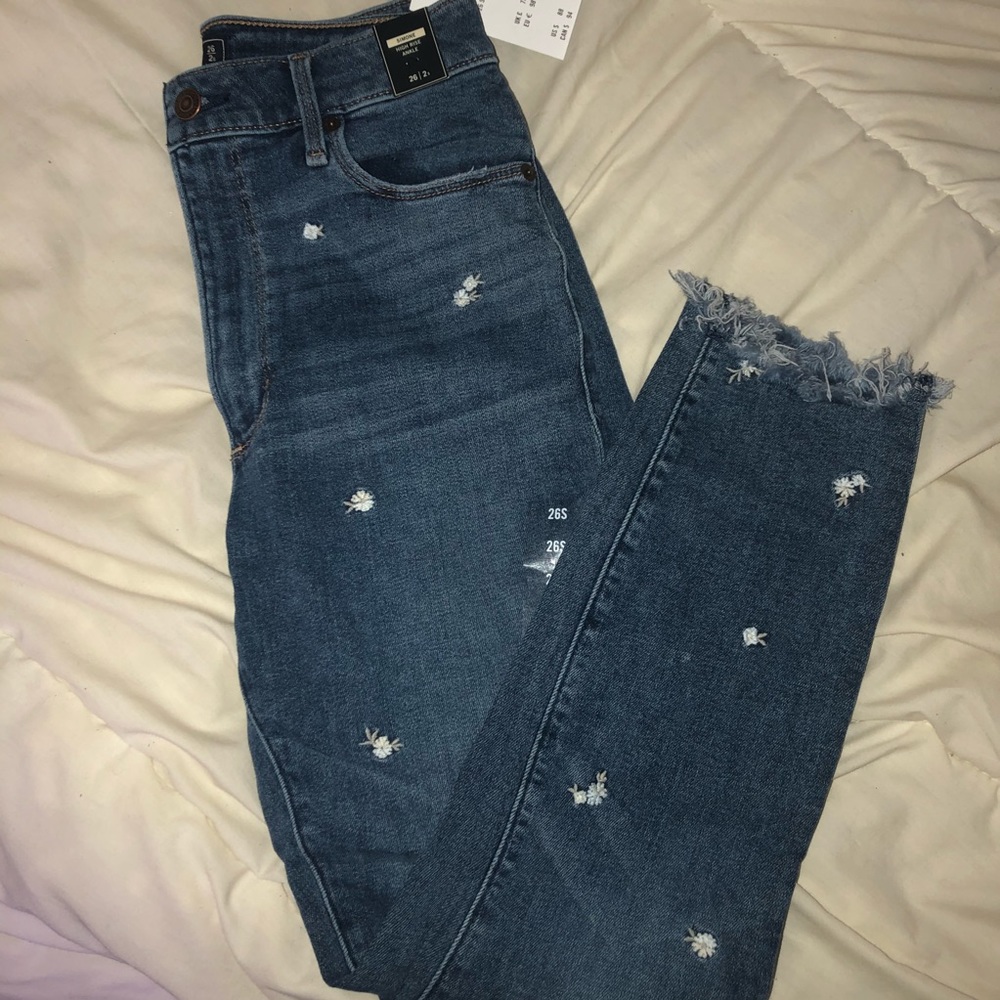 abercrombie & fitch high waisted embroidered jeans